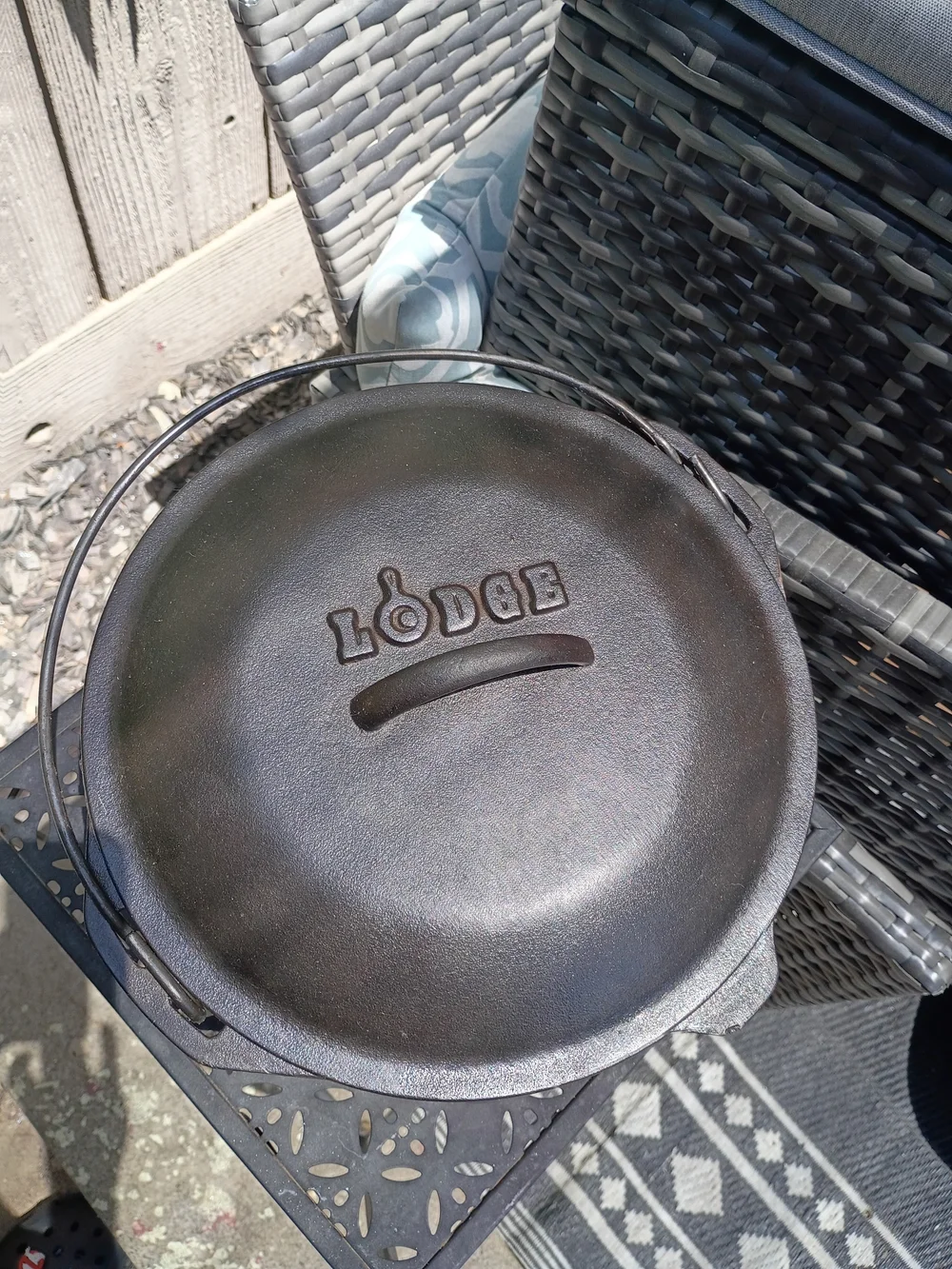 #8 Lodge Cast Iron Dutch Oven Lid - Black